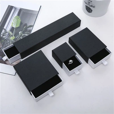 Prazna poklon kutija za naušnice